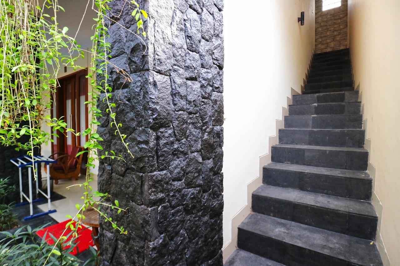 D'Astri Guesthouse Sanur Redpartner Денпасар Екстериор снимка